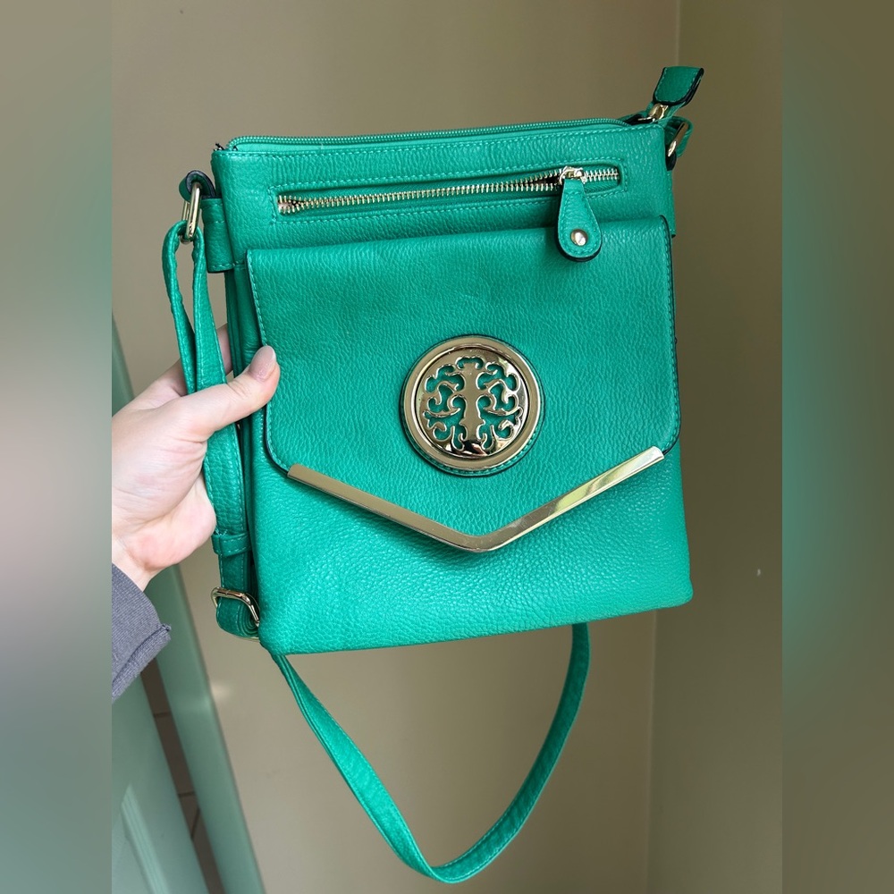 Green Crossbody Shoulder Bag with Decorative Medallion